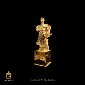 Tượng Trần Quốc Tuấn