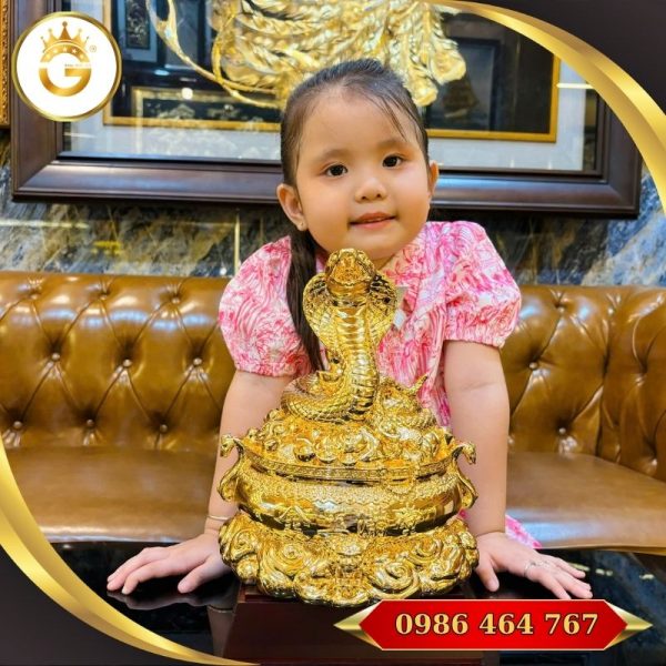 Tượng Rắn Cuốn Hũ Vàng Bằng Đồng Mạ Vàng 24K
