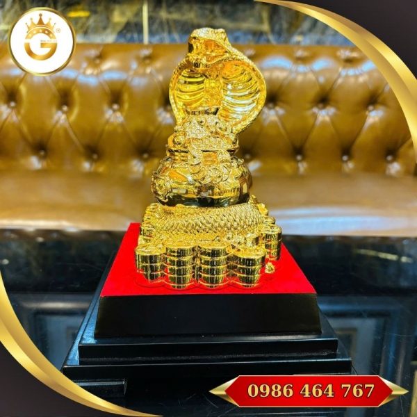 Tượng Rắn Ôm Hũ Vàng Bằng Đồng Mạ Vàng 24K