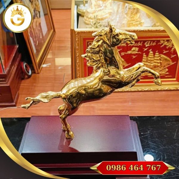 Tượng Ngựa Cất Vó Mạ Vàng