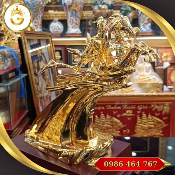 Mô Hình Thánh Gióng Mạ Vàng – Biểu Tượng Sức Mạnh & Lòng Yêu Nước
