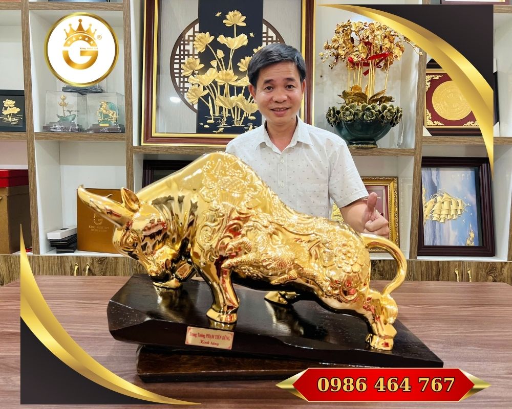 Tượng Bò Tài Chính Cỡ Lớn Bằng Đồng Đỏ Mạ Vàng 24K - Hình ảnh 5