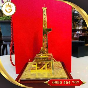 Mô Hình Giàn Khoan Dầu Khí Bằng Đồng Mạ Vàng