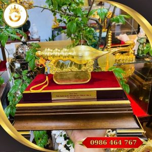 Bút Thư Pháp Dát Vàng 24K – Quà Tặng Sang Trọng Và Ý Nghĩa