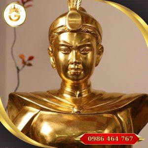 Tượng Nữ Tướng Lê Chân Hải Phòng Bằng Đồng Dát Vàng