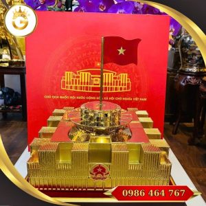 Mô Hình Tòa Nhà Quốc Hội Bằng Đồng Mạ Vàng 24K